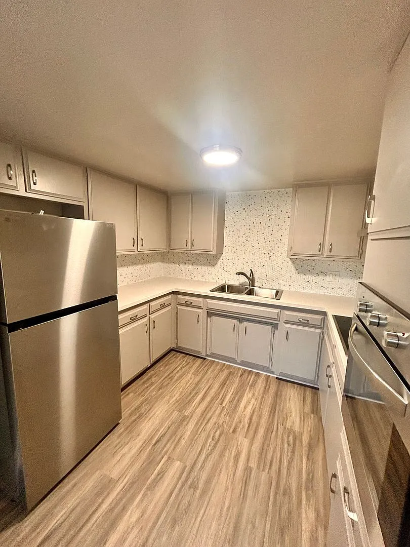 2 Bedroom, 1 bath unit — Photo 3