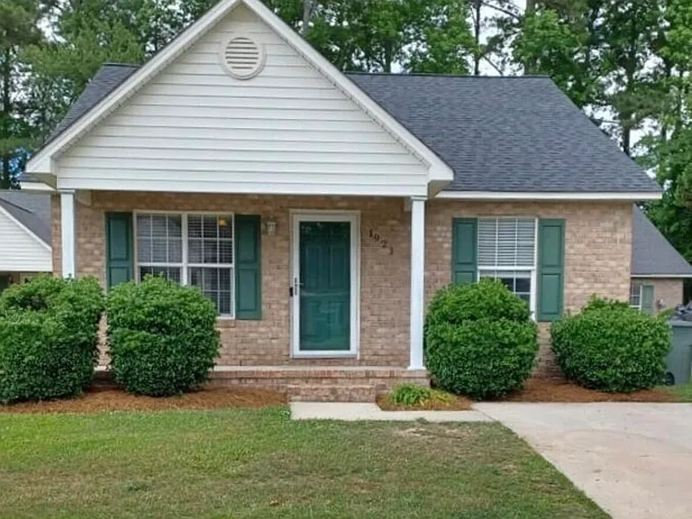 1921 Arlington Park Dr — Photo 1