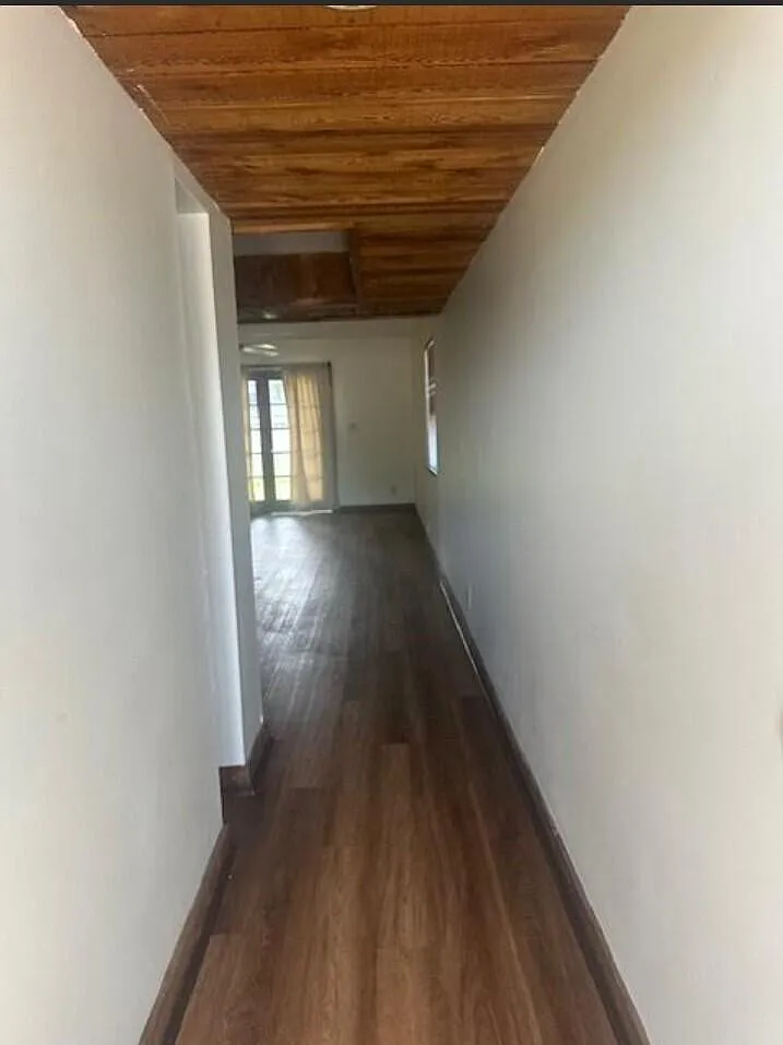 2 bed, 1.5 bath, 2223 sqft, $1,900 — Photo 3