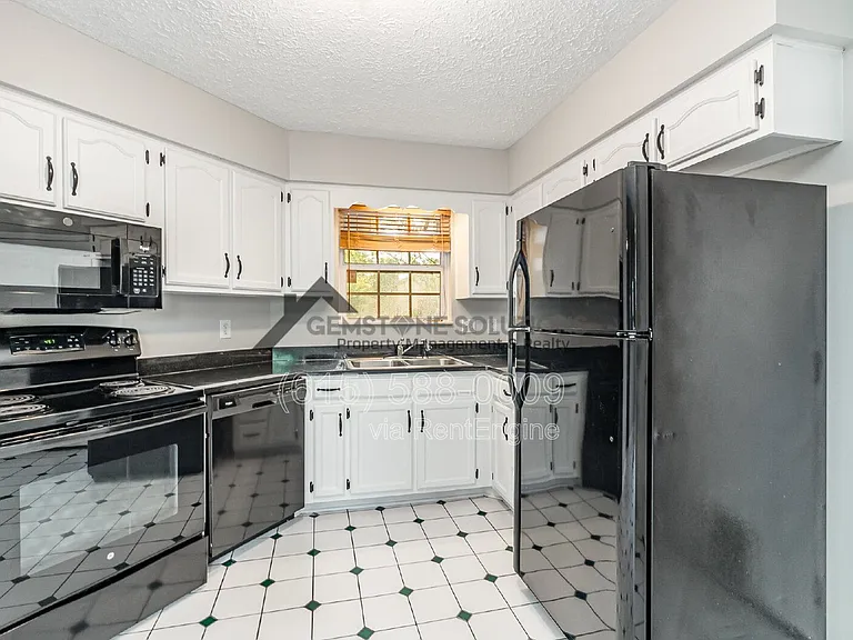 108 Meridian Ct — Photo 10