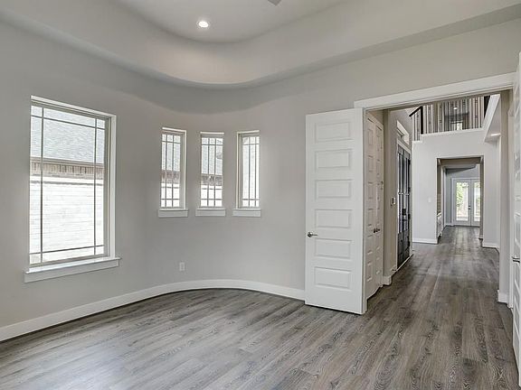 3rd image of 2528 Ravenna Ct