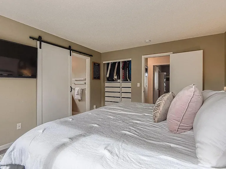 20828 Willowbend Ln — Photo 18