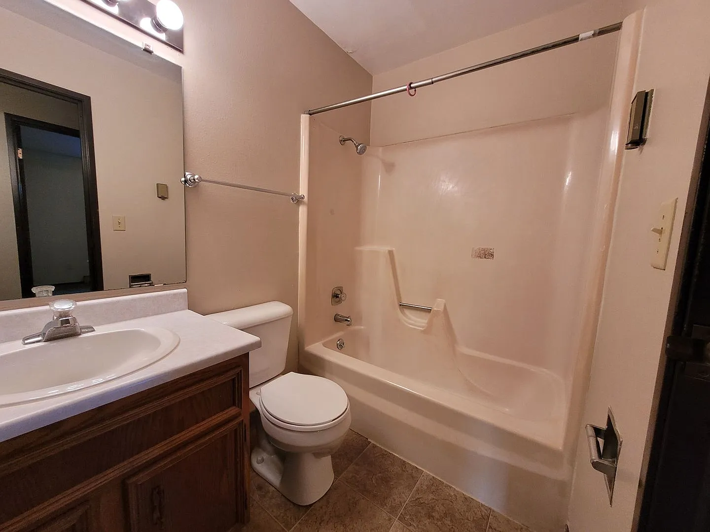Concord Apartments — Photo 4