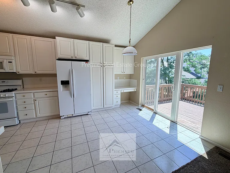 5831 Instone Cir — Photo 7