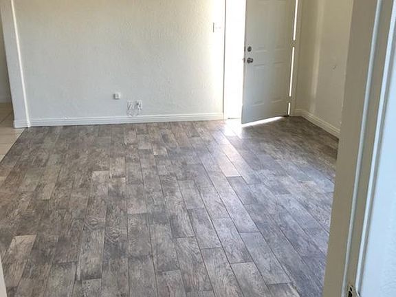 4th image of 122 N Walnuthaven Dr