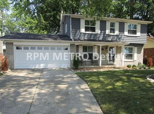 35410 Schoolcraft Rd, Livonia, MI 48150