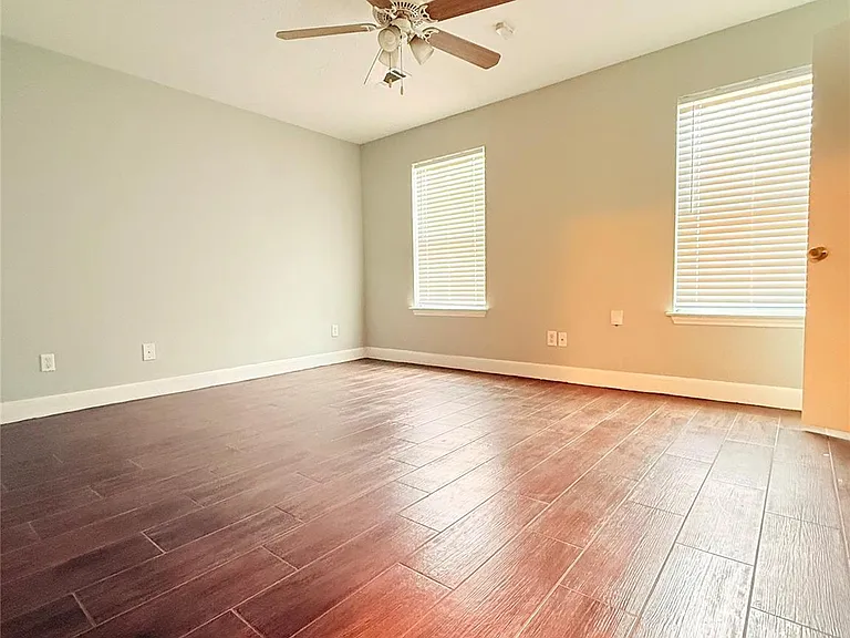 320 Willowick St — Photo 9