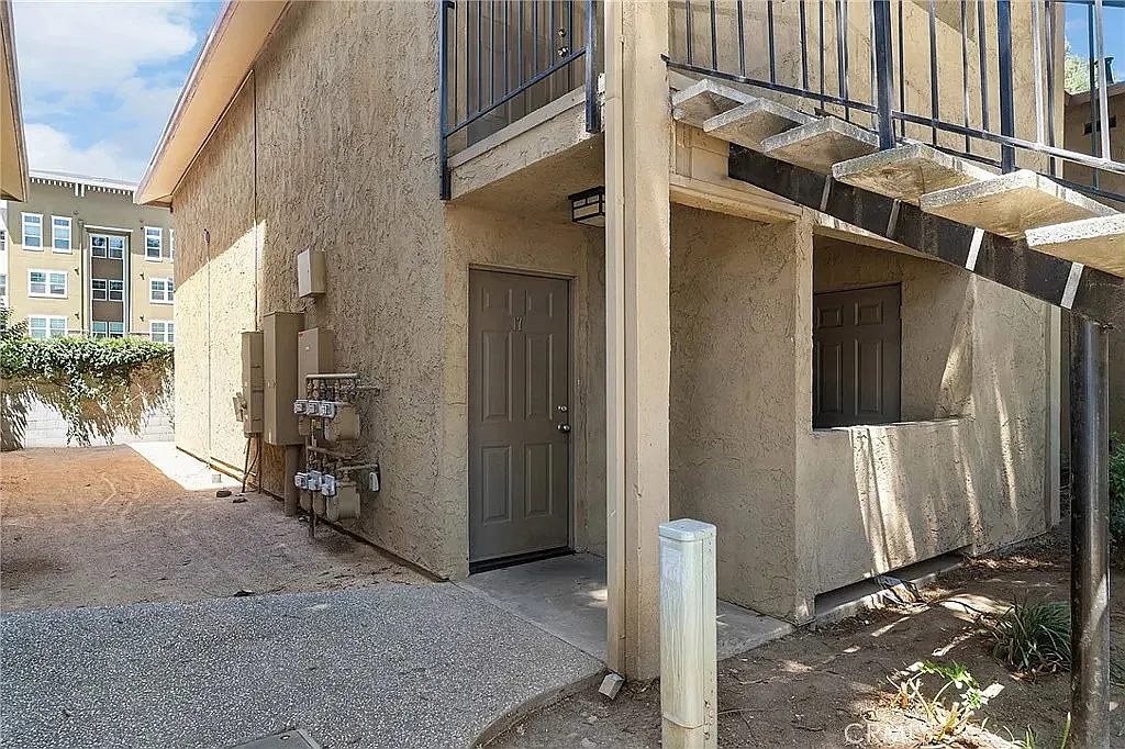 3 bed, 2.0 bath, $679 — Photo 1