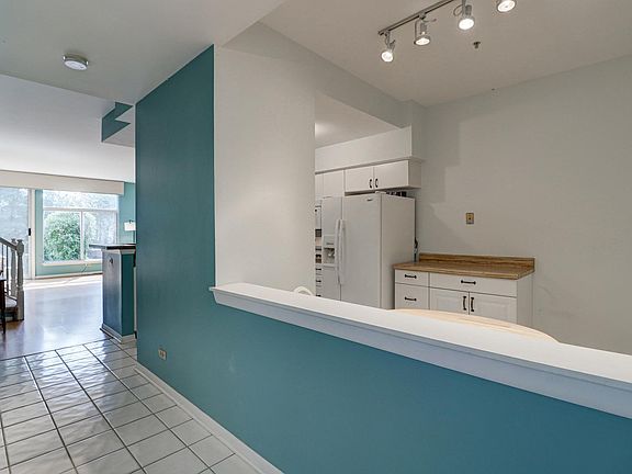 3rd image of 1057 E Wilson Ave