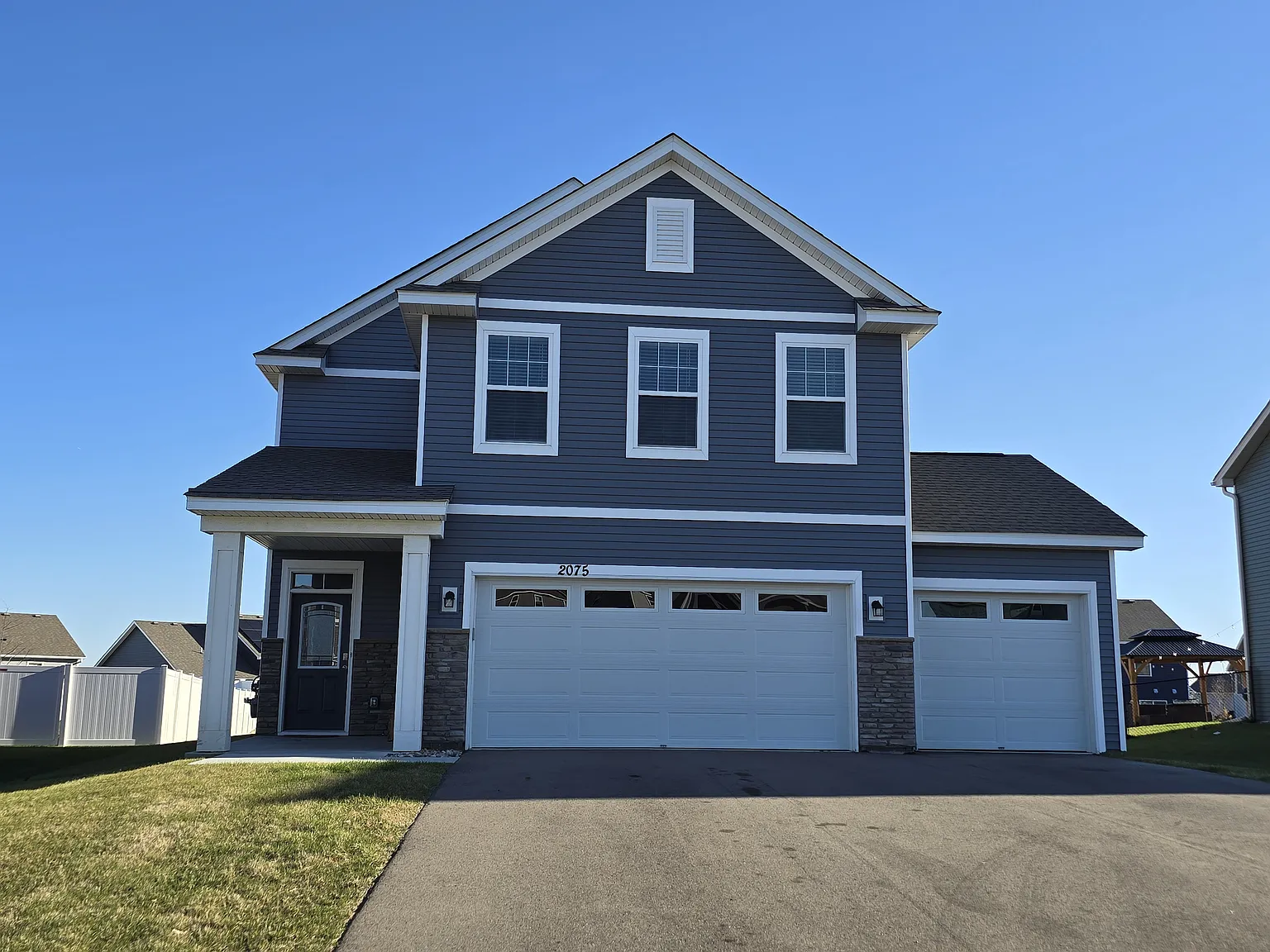 Gorgeous 4 Bedroom Home for Rent in Shakopee!! — Photo 1