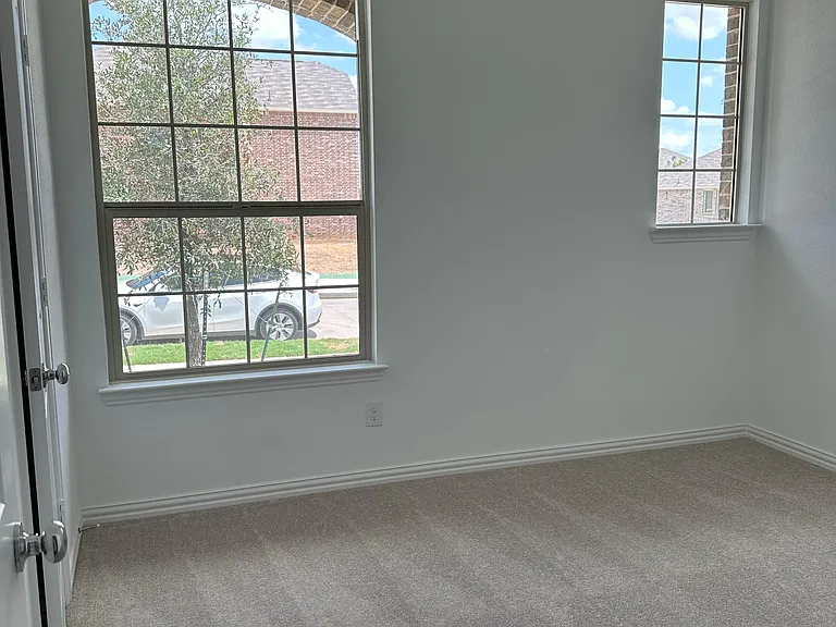 8505 Honeylocust St — Photo 8