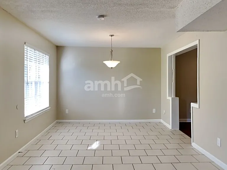 131 The Esplanade Way SW — Photo 4