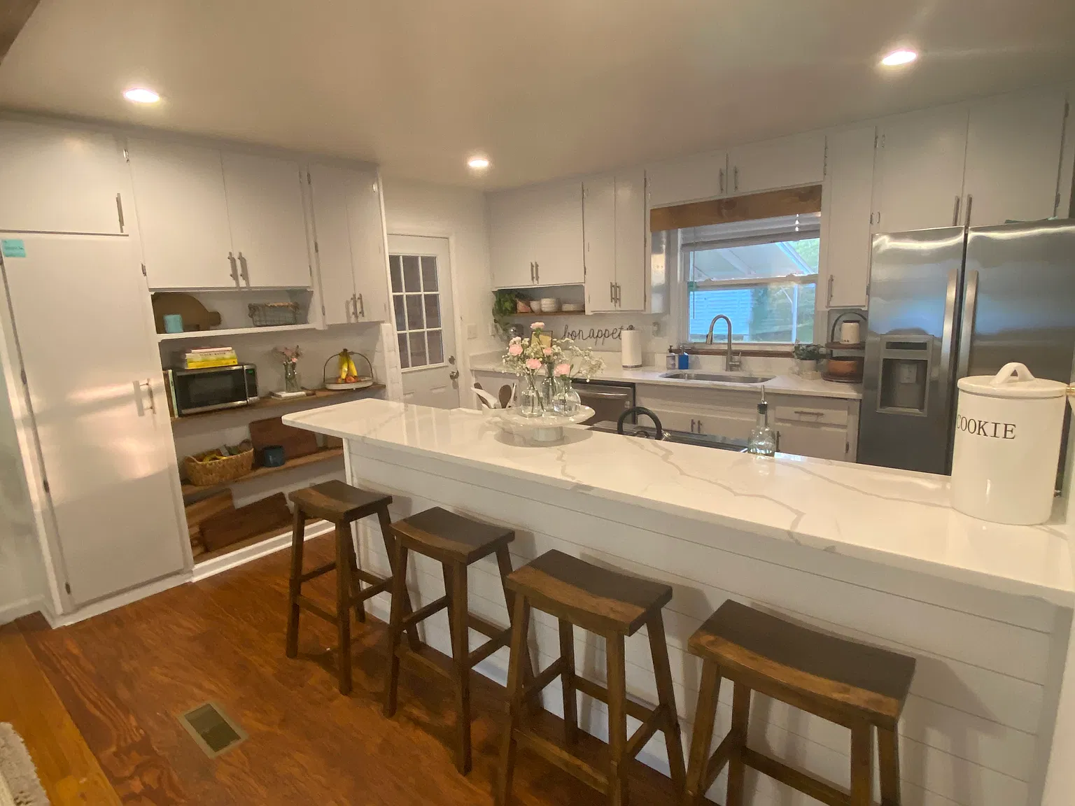 3 bed, 1.5 bath, 1248 sqft, $2,500 — Photo 2