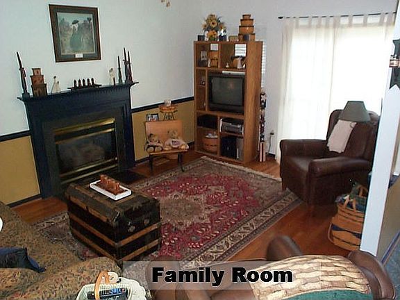 2nd image of 4 Sharon Ln