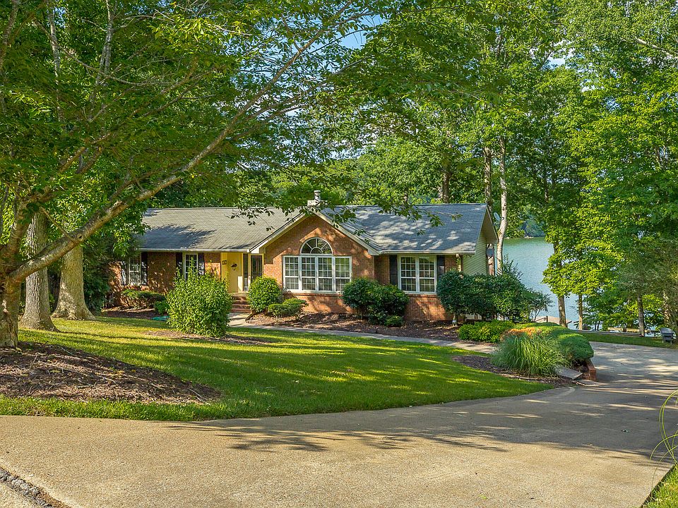 1st image of 4015 Leeward Ln #11