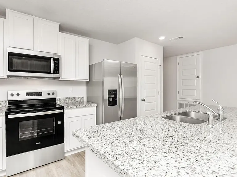 3418 Phoenix Ct — Photo 3