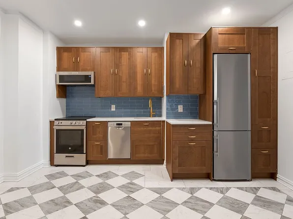 140 E 2nd St APT 4R, Brooklyn, NY 11218