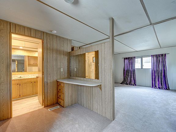 Master dressing + bath