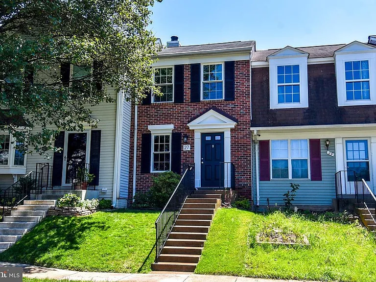 27 Marian Ct — Photo 1
