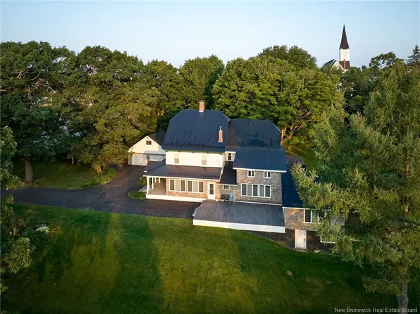 113 Regent St, Woodstock, NB E7M 5Z6