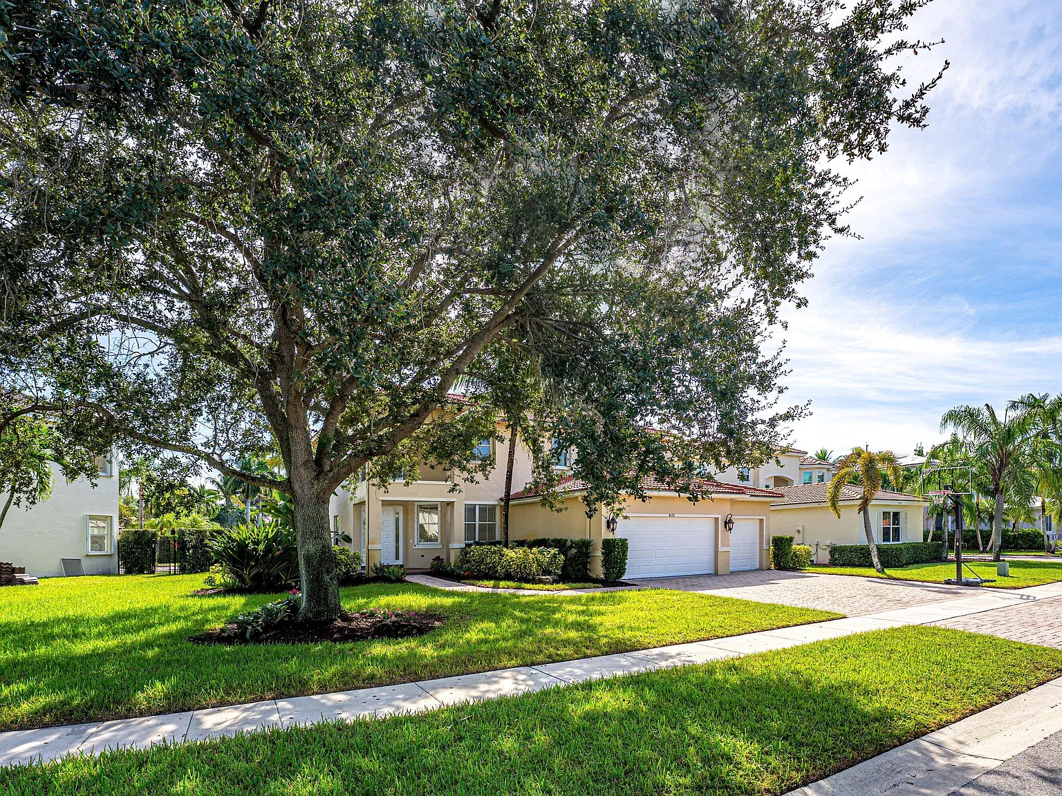 5 bed, 3.0 bath, 2716 sqft, $5,700 — Photo 4