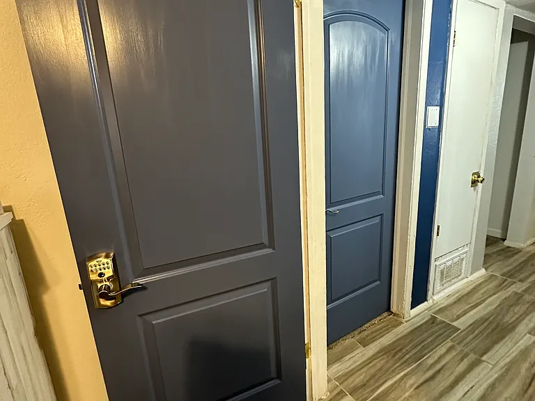 1006 W Yandell Dr — Photo 6
