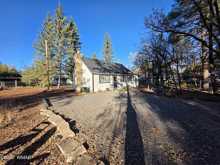 1468 W Walnut Ln — Photo 4