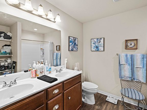 5th image of 910 Pinehurst Loop