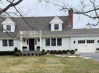 12 Club Ln, Remsenburg, NY 11960