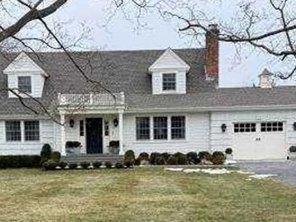 12 Club Ln, Remsenburg, NY 11960