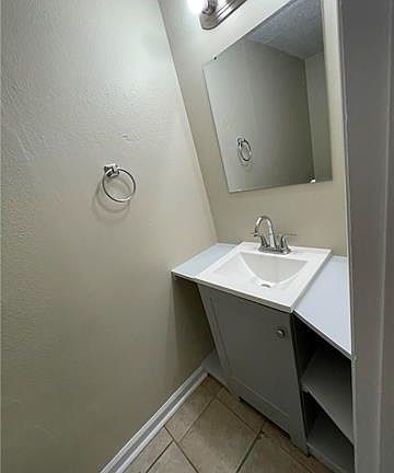 4th image of 4048 Durand St APT 4