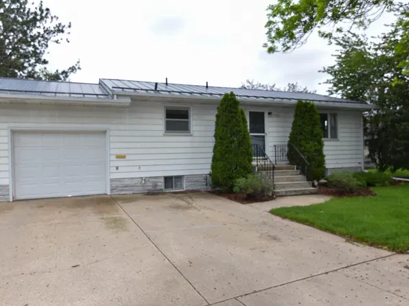1921 Morningside Dr, Brookings, SD 57006