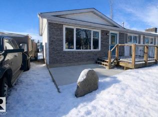 9906 102nd St, Morinville, AB