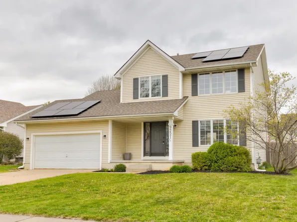 9221 Timberwood Dr, Johnston, IA 50131