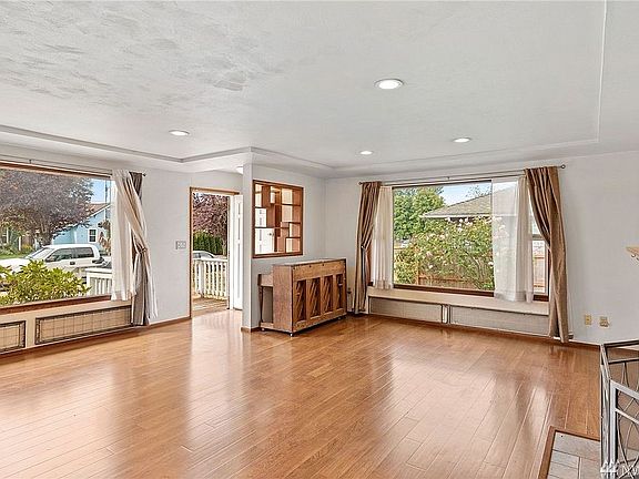 4th image of 921 E 57th St