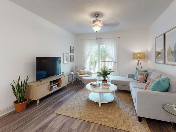 3rd image of 6237 S Manhattan Ave APT 14