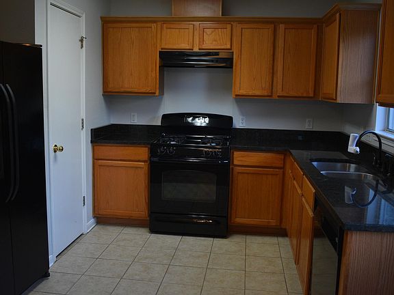 5th image of 142 Ashford Park Blvd