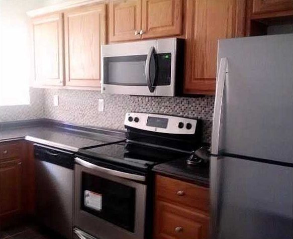 2nd image of 1916 SW 17th Ave APT 33
