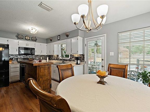 5th image of 5661 Woodchase Cir E