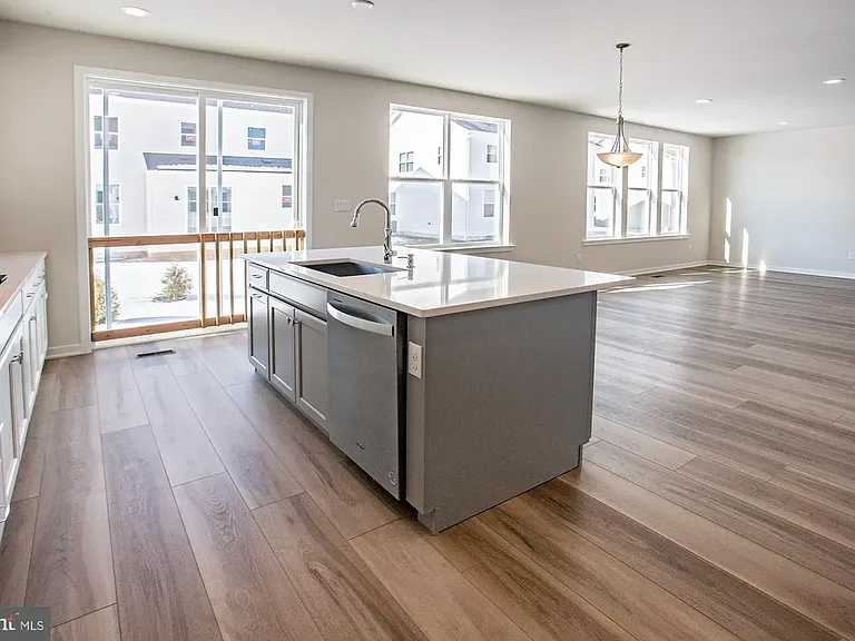 1611 N Lores Landing Rd — Photo 4