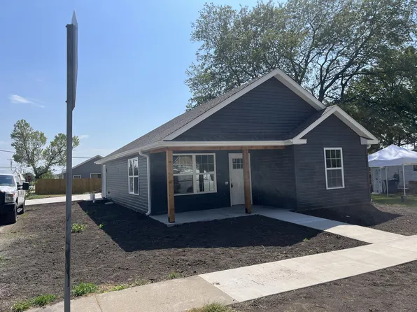 325 E Daugherty St, Carterville, MO 64835