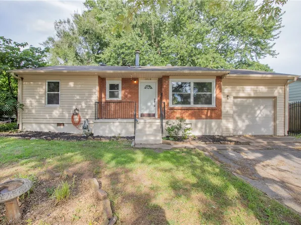 1410 S Dunn Ave, Fayetteville, AR 72701