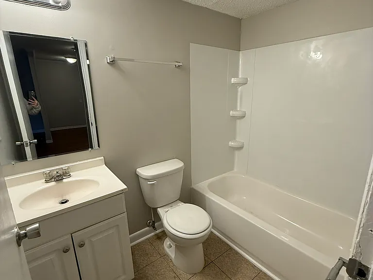 Lakewood Apartments — Photo 15