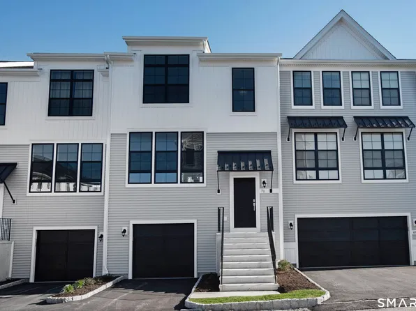 71 Brentwood Cir #71, Danbury, CT 06810