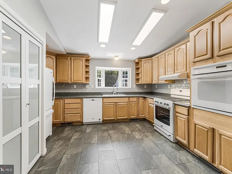 1005 N Lebanon St — Photo 10