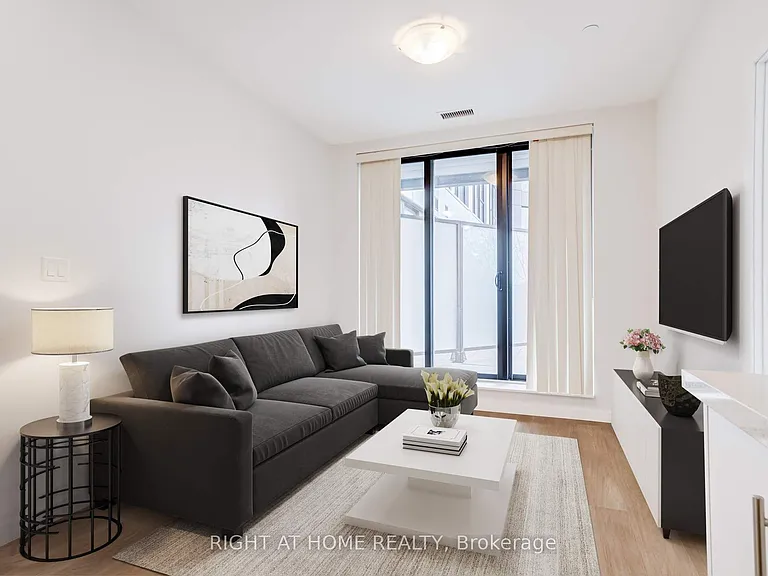 690 King St W #218 — Photo 6