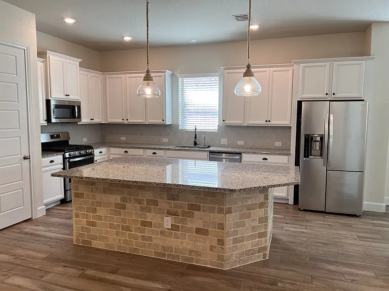 10215 High Noon Dr — Photo 3