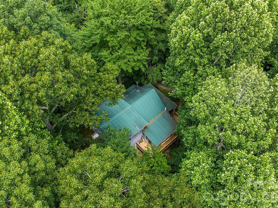 26th image of 520 Patricia Rd