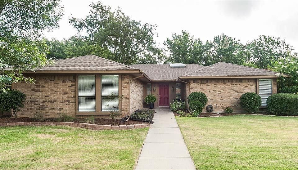 1st image of 3208 Old Orchard Ln