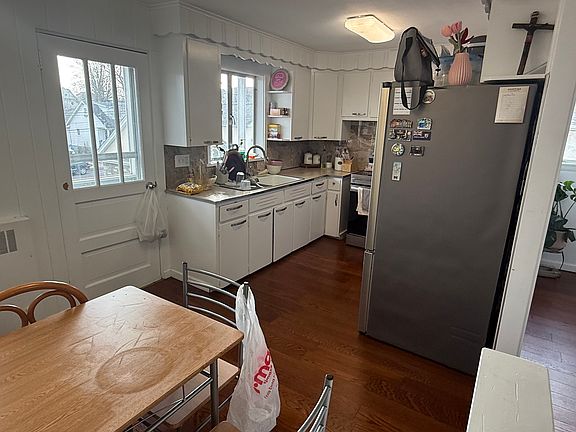4th image of 1153 Amherst St #2